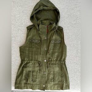 WOMENS FOREVER 21 VEST SIZE MEDIUM